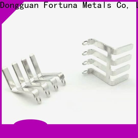 Componentes de estampado de metales automotrices precisos en línea para electrocar.