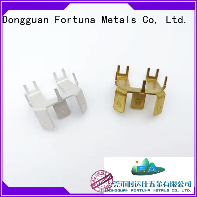 Descuento de estampado de metales Fabricantes Plug Wholesale para dispositivos de conexión